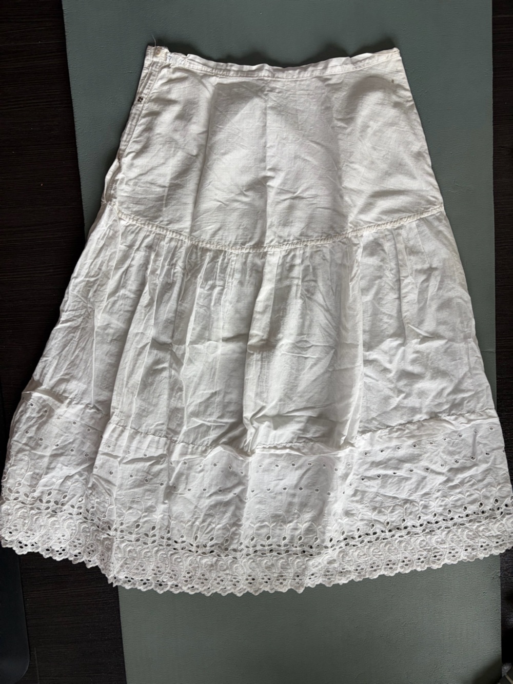 White Eyelet Cotton antique Skirt - doen vibes